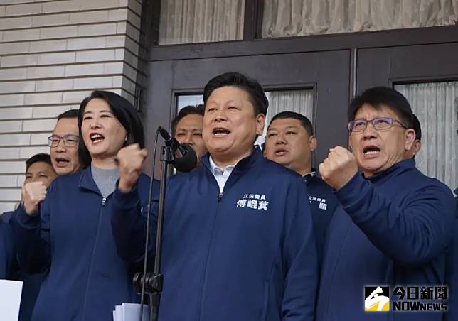 ▲國民黨總召傅崐萁轟賴清德政府用「墮落三部曲」，讓國家面臨民主敗亡。（圖／記者呂炯昌攝。）