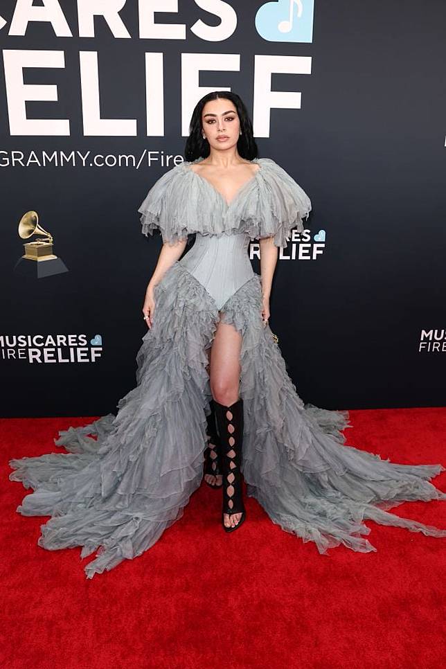 Charli XCX attends the 67th Annual Grammy Awards in Los Angeles, California (Photo: Getty Images)