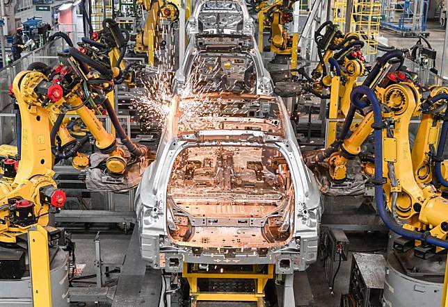 Robots weld bodyshells of cars at a workshop of Chinese electric vehicle (EV) maker Li Auto Inc. in Changzhou, east China's Jiangsu Province, Jan. 10, 2024. (Xinhua/Ji Chunpeng)