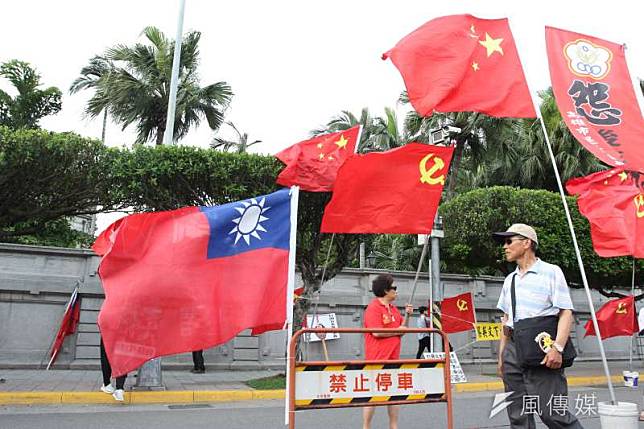 根據中研院社會所最新民調顯示，73%的台灣民眾不同意「中國大陸政府是台灣的朋友」，創歷史新高。圖為反年改，與本民調無關。（資料照，陳韡誌攝）