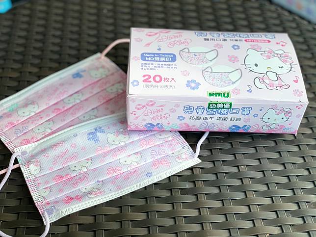 「Hello kitty兒童醫療口罩」共有粉紅色與紫色兩種顏色（圖片提供/全聯福利中心）