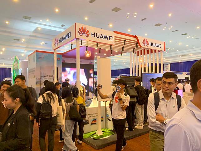 People visit the Huawei booth at a digital technology expo in Phnom Penh, Cambodia on March 11, 2024. (Photo by Van Pov/Xinhua)