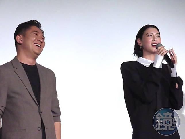 三吉彩花（右）今出席主演電影《KNUCKLE GIRL》的東京影展播映活動，她特地用韓文打招呼，卻緊張到臉紅。左為導演Chang。