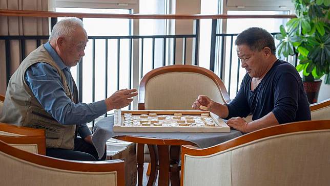 Senior residents play chess at an elderly care center in Rizhao, east China's Shandong Province, Nov. 11, 2024. (Xinhua/Cai Yang)