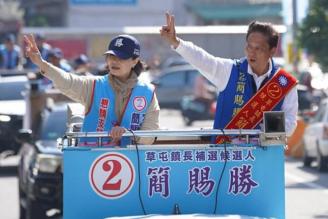 南投縣草屯鎮長18日進行補選，國民黨提名的簡賜勝獲得壓倒性勝利。（取自簡賜勝臉書）