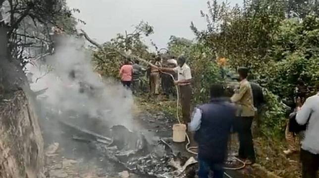 一架載有印度軍方高官的軍用直升機，今日在印度泰米爾納德邦(Tamil Nadu)墜毀。(擷取自推特)