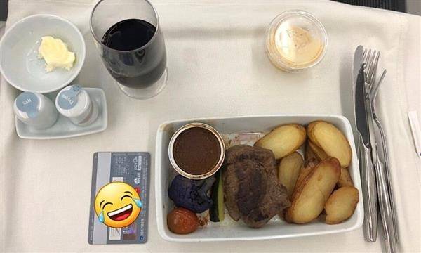 南韓男子曝光商務艙飛機餐。（圖片來源／Twitter）