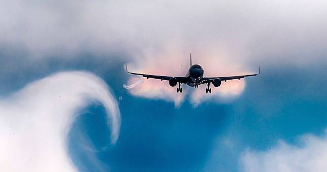 ‘สนธิ คชวัฒน์’ นักวิชาการ เตือน ‘ภาวะโลกร้อน’ ส่งผลเครื่องบินตกหลุมอากาศถี่ขึ้น