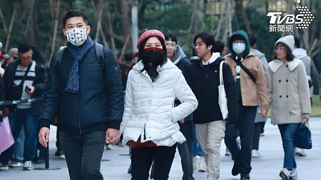 天氣轉涼導致呼吸道病毒個案大暴增。（圖／黃城碩攝）