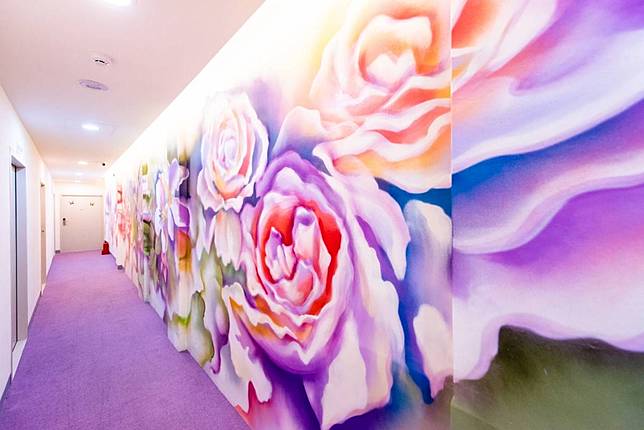 ▲走道也是大大的壁畫牆（圖／星行旅）