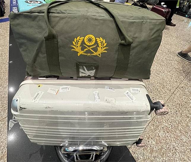 她嘆別買唐吉軻德行李袋「國軍1物」才是神！勾退伍弟兄回憶：絕不能質疑它