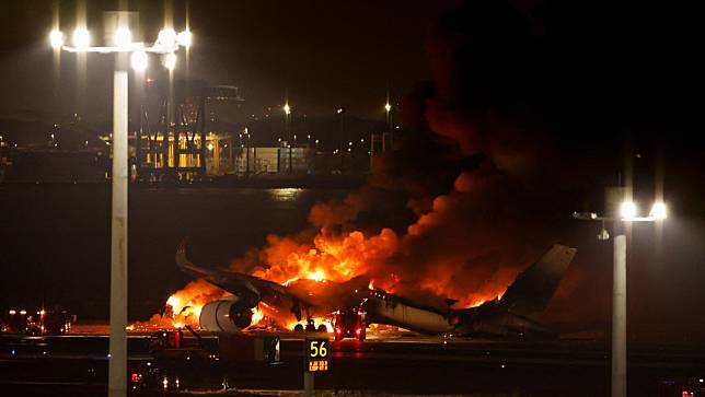 日本航空空中巴士A350客機1月2日在東京羽田機場降落時起火，379人全員撤離後陷入火海。路透社