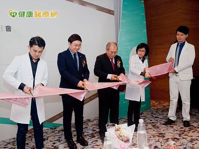 根據衛福部資料統計，台灣自25歲至65歲之間有禿頭困擾者逾400萬人口，並有年輕化趨勢，除此之外，高達8成以上的人會在意另一半禿頭，也因此生髮門診的諮詢有逐年升高的趨勢。