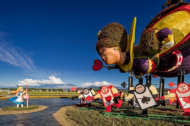 ▲「勇氣之心」重現愛麗絲對抗紅心皇后的經典場景。(圖/臺中市政府觀光旅遊局)