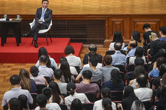 (top left) Zhang Xiang, President and Vice-Chancellor of the University of Hong Kong holds a forum with students at the University of Hong Kong in Pok Fu Lam. 18JUL19 SCMP / Winson Wong