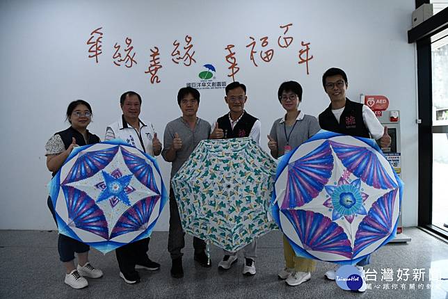 桃園市政府詹榮鋒秘書長出席新住民親子雨傘彩繪活動。