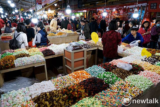 國人愛吃的糖果餅乾、嬰兒奶粉中，恐含有油脂精煉後產生的治癌物質。(示意圖)   圖：張良一/攝