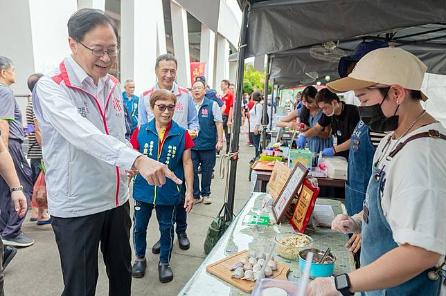 「金牌好攤─桃金餃」評選登場，桃園市長張善政邀市民一起「挖寶」。（桃園市新聞處提供）