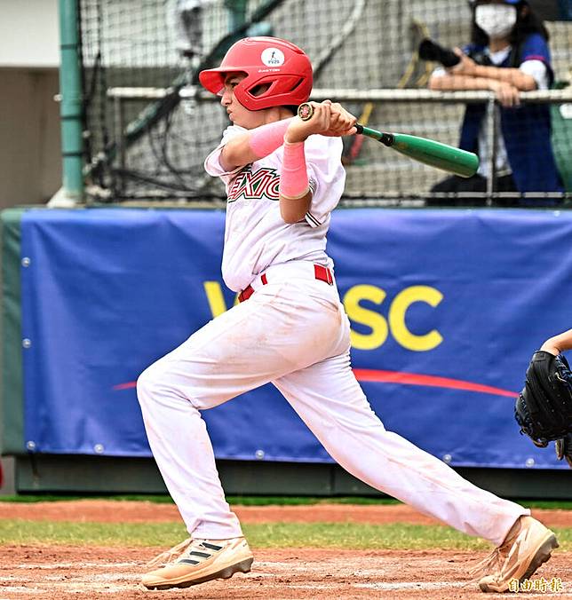 奧特爾加擊出陽春砲。(記者林正堃攝)