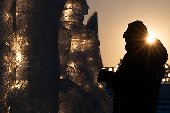 A competitor works on an ice sculpture during the 36th China Harbin International Ice Sculpture Competition at Harbin Ice-Snow World in Harbin, northeast China's Heilongjiang Province, Jan. 3, 2025. A total of 30 teams from 12 countries and regions participated in the competition. (Xinhua/Zhang Tao)