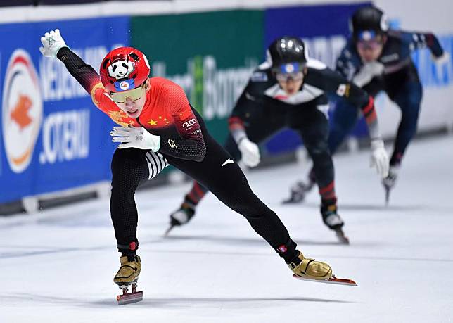 Lin Xiaojun of China competes during the quarterfinals of men's 5,000m relay at the ISU World Short Track Speed Skating Championships 2024 in Rotterdam, the Netherlands on March 15, 2024. (Xinhua/Lian Yi)