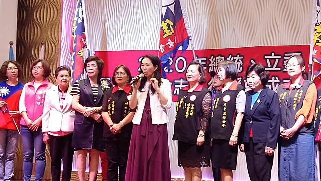 國民黨總統參選人韓國瑜妻子李佳芬。   圖：翻攝屏東縣婦女志工後援會臉書