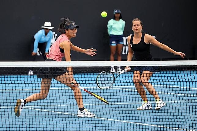 謝淑薇29日在澳網女雙4強賽獲勝，與捷克籍搭檔史崔可娃一同闖入澳網女雙決賽。（翻攝自Su-Wei Hsieh 夢遊寫真人謝淑薇）