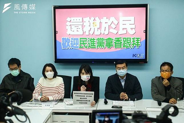 國民黨立院團召開「還稅於民，歡迎民進黨拿香跟拜」記者會，左起立委費鴻泰、立委補選參選人王鴻薇、立委謝衣鳳、曾銘宗、賴士葆。（蔡親傑攝）