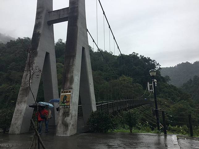 ▲鳩之澤溫泉區的多望吊橋。（圖／奧丁丁體驗）