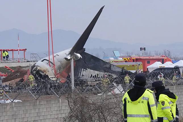 韓國濟州航空空難，造成機上181人僅2名機組人員獲救。(AP)