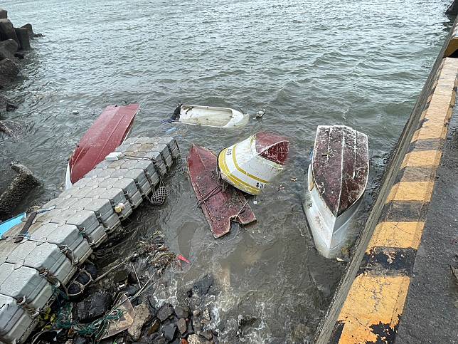 杜蘇芮過境澎湖 西嶼外垵漁港10餘艘船隻沉沒