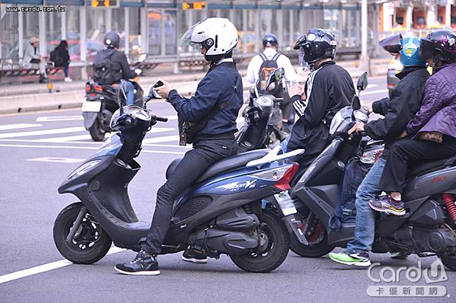 金管會為提高機車強制險投保率，未來罰單內將加印保險繳費單(圖/卡優新聞網)