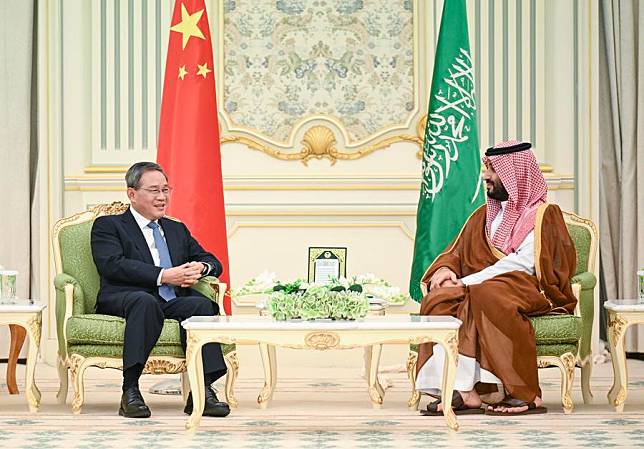 Chinese Premier Li Qiang meets with Saudi Crown Prince and Prime Minister Mohammed bin Salman Al Saud, and co-chairs the Fourth Meeting of the High-Level Chinese-Saudi Joint Committee with him at Riyadh's al-Yamamah Palace in Saudi Arabia, Sept. 11, 2024. (Xinhua/Li Xueren)