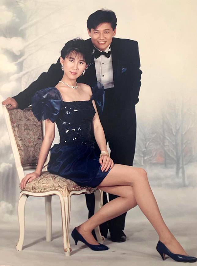徐乃麟光棍節曬出和老婆30年前的舊照放閃。（翻攝自徐乃麟 - 乃至尊臉書）