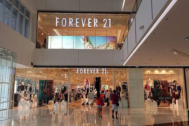 曾是全球快時尚領導品牌的Forever 21，曾於2019年破產重組，如今再次陷入財務困境，傳出可能於2025年3月啟動破產程序。(維基百科)