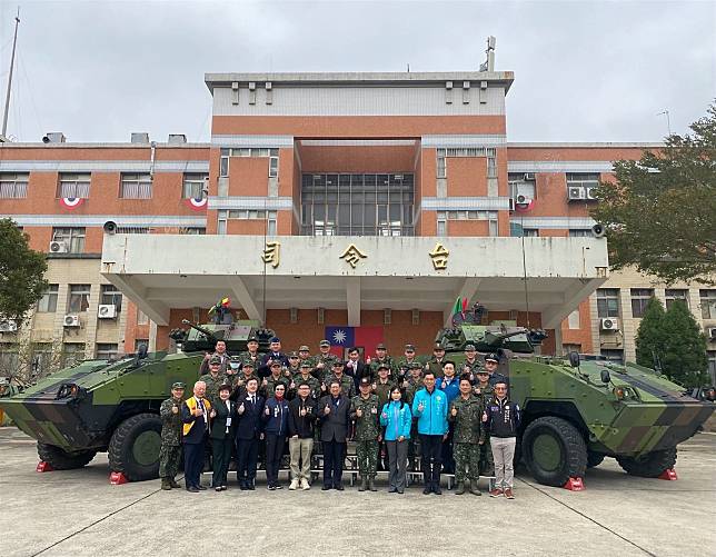 新竹縣長楊文科率春節敬軍團至北測中心慰問轄區內駐軍。（新竹縣市軍人服務站提供）