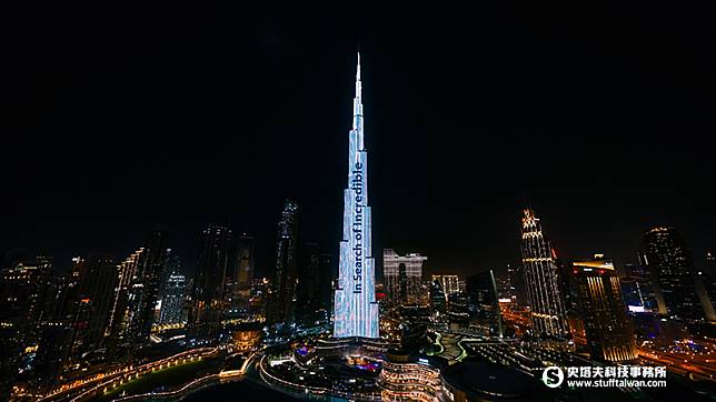 華碩特於發表會前點亮世界最高建築—杜拜哈里發塔，讓世界看見創新之美。