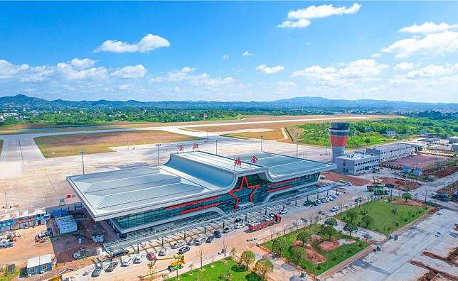 An aerial photo shows the Ruijin airport under construction in Ruijin, east China's Jiangxi Province, Sept. 23, 2024. (Photo by Yang Xin/Xinhua)