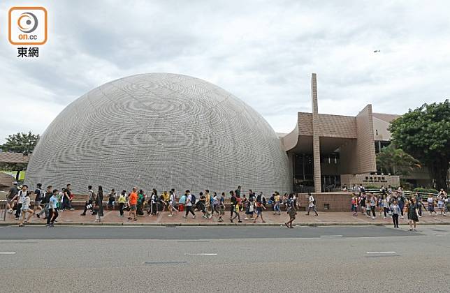 香港太空館七月一日推出全新立體球幕電影《極地尋龍3D》。