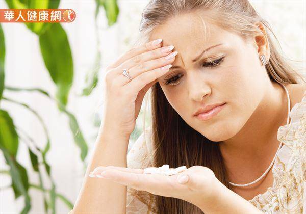 慢性頭痛是女性常碰到的困擾，天天吃反而會造成天天頭痛。