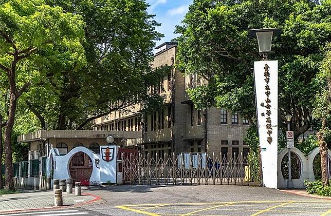 台北市中山女高今日發生電梯故障，4名學生遭受驚嚇。 圖：翻攝自Google Map
