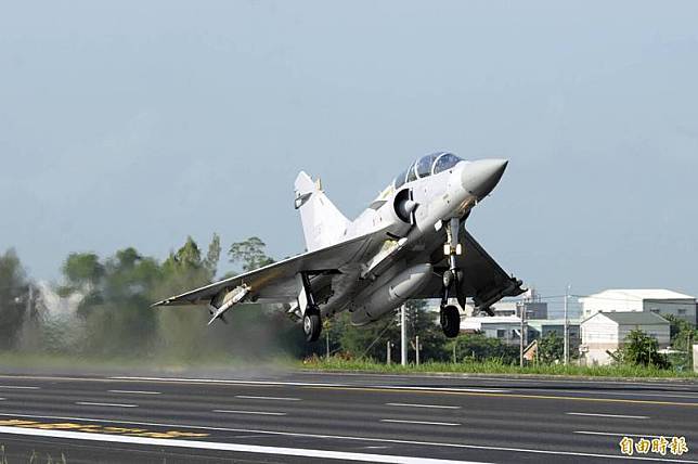 國防部今天公佈最新決標公報顯示，空軍已與生產雲母丶魔法二型飛彈的歐洲國防集團MBDA簽下最新的合約，將以約4.3億元金額，由法國廠商為我國空軍幻象機隊提供飛彈系統的技術支援服務。(資料照)