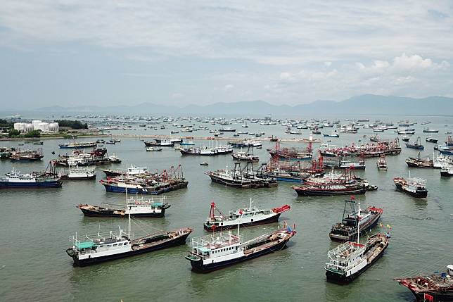 Fishing boats prepare to leave port on Hailing island in south China's Guangdong province on Friday. Photo: Xinhua