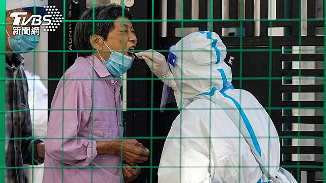 上海市民接受核酸篩檢。（圖／達志影像路透社）