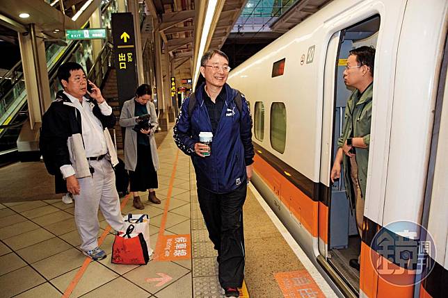 每週搭高鐵從台北到高雄教書的薛兆亨，早在40多歲就已靠投資達到財富自由。