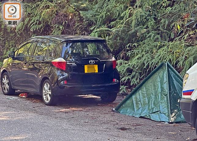 死者遺體由帳篷遮蓋。(陳俊華攝)