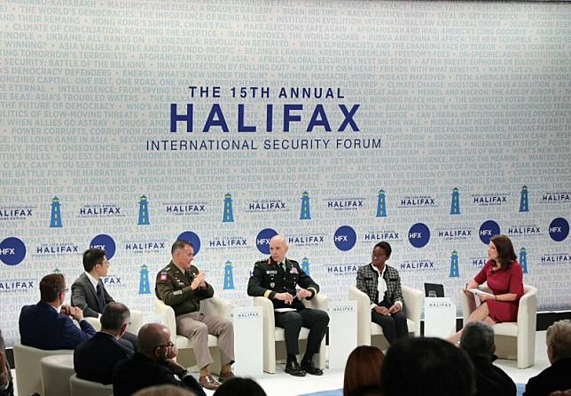 美國太平洋陸軍指揮官弗林（左二）出席「哈利法克斯國際安全論壇」，表示對於中國侵台做了準備。 圖：翻攝自美國太平洋陸軍指揮部