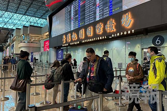 有網友目擊中國旅客闖入「本國人通道」，慘遭機場人員打臉。示意圖，非當事人／鏡報資料照