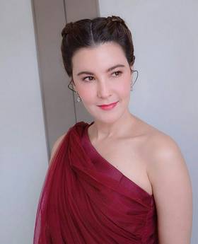 กลิ่นดรามาโชยหึ่ง แม่ธัญญ่า โผล่กลางวง ถาม หนิง ปัทมา สั้น ๆ ทำสะเทือนทั้งโลกโซเชียล | แนวหน้า | LINE TODAY