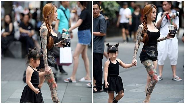 有網友在街上捕捉到，一名擁有姣好身材且全身刺青的辣媽，正帶著女兒逛街。(圖／翻攝自微博)